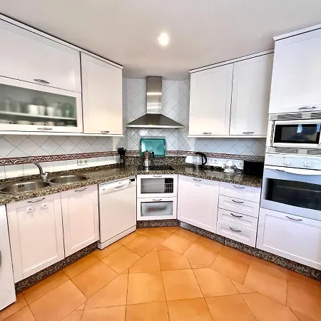 Spacious Golden Mile Townhouse
